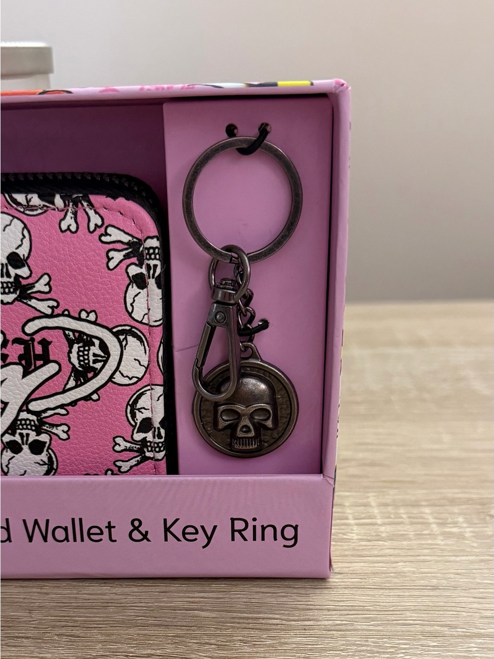 Ed Hardy Pink Zip Around Wallet & Skull Key Ring Gift Set NWT - Picture 3 of 3